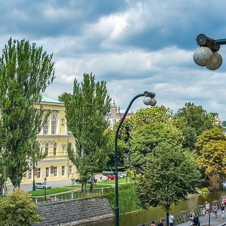 Riverside Apartment With A Balcony Prag Exterior foto