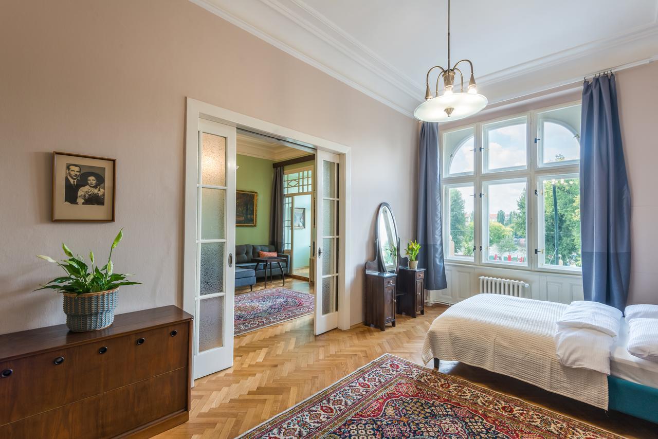 Riverside Apartment With A Balcony Prag Exterior foto